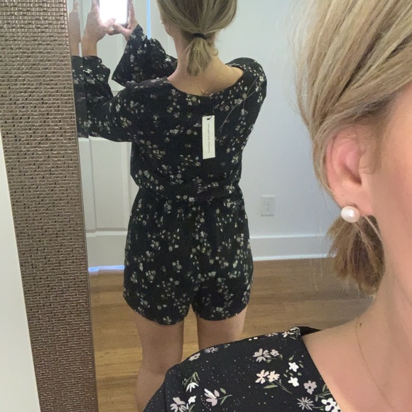 Cupcakes and Cashmere Bell Sleeve Floral Romper - Picture 2 of 7